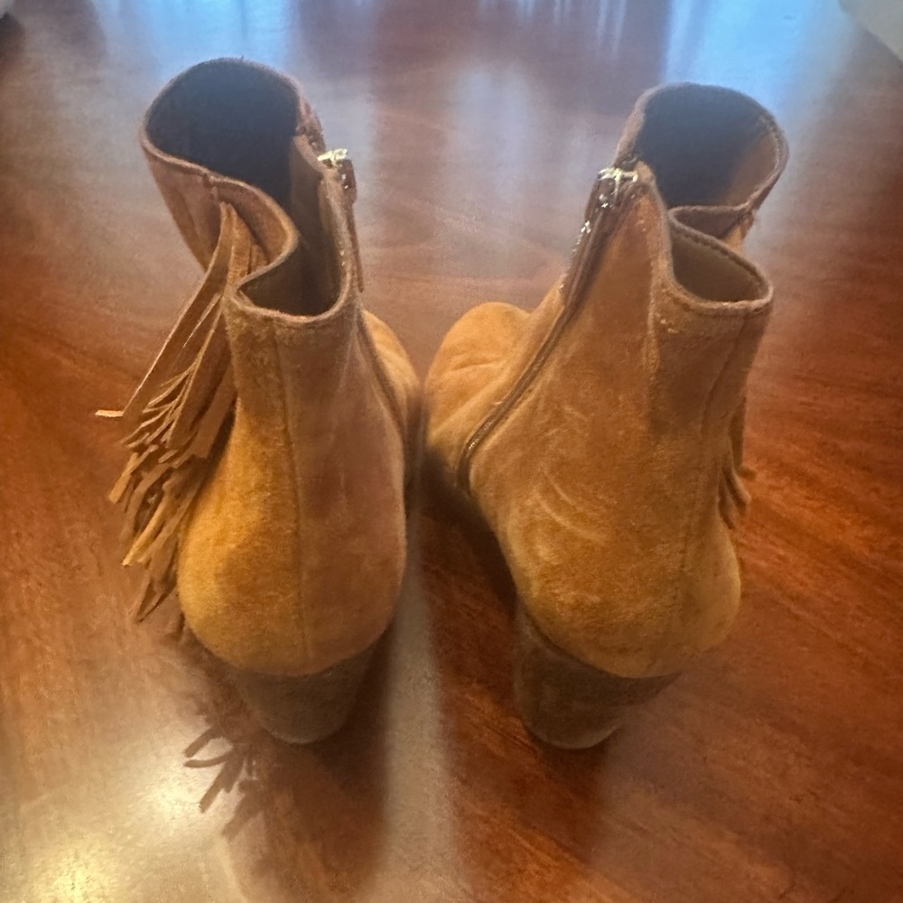 Vince Camuto Tan Cognac Suede Leather Fringe Heeled Ankle Boots, Size 8 - Picture 5 of 5
